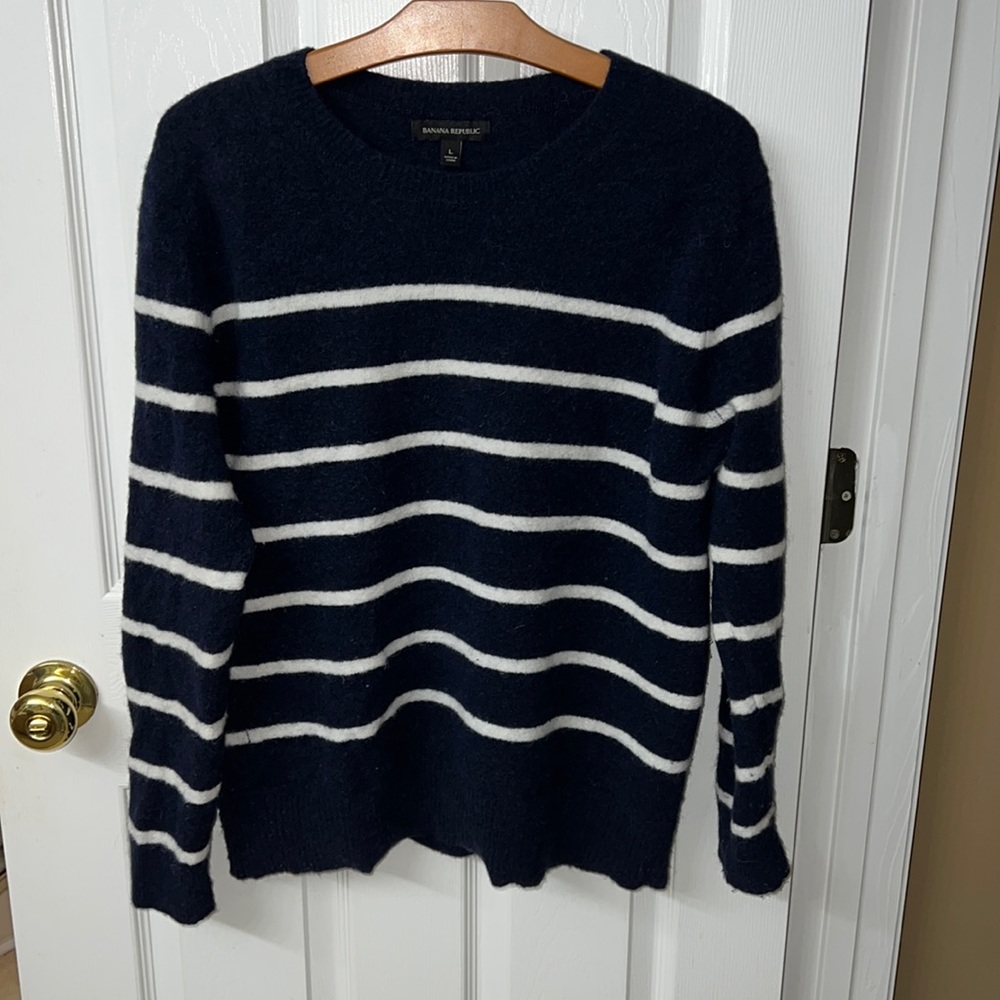 Banana Republic Blue and White Crew Neck Sweater
